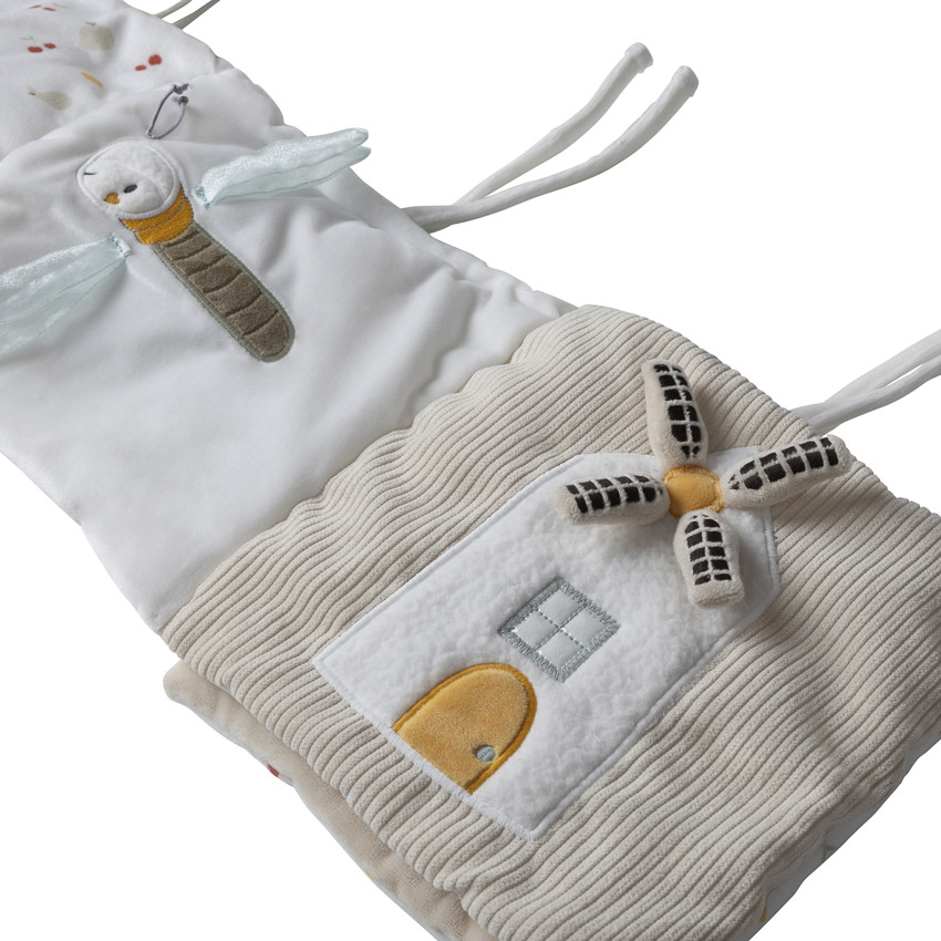 Gran libro de actividades desplegable La Vida en la Granja 