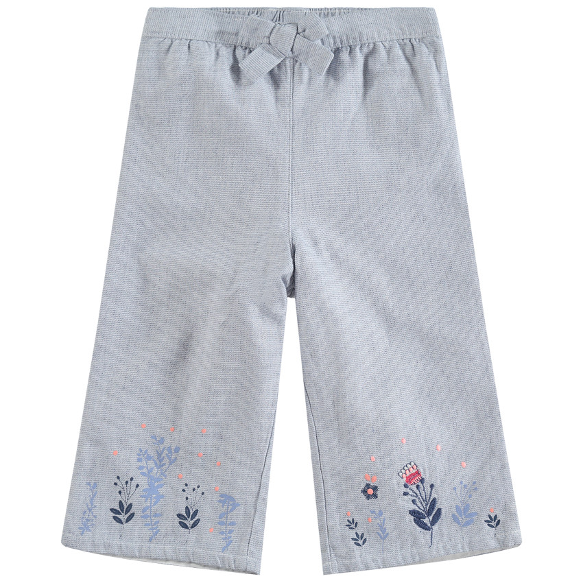 Pantalón amplio con dibujos florales bordados 