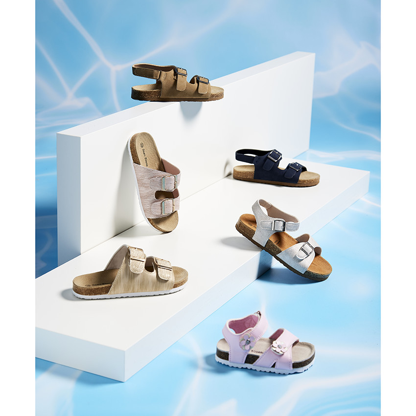 Sandalias con doble hebilla y tira de velcro para niño 