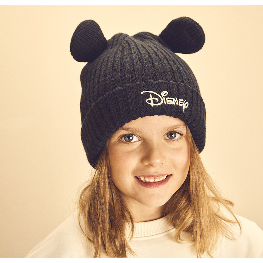 Gorro de punto con bordado y orejas 3D de Disney para niño 