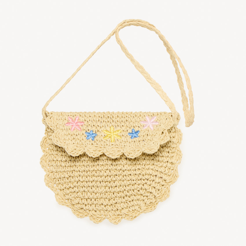 Bolso bandolera de rafia con flores bordadas para niña. 