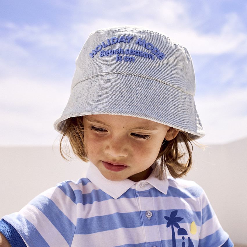 Gorro de jean con bordado 3D para niño 