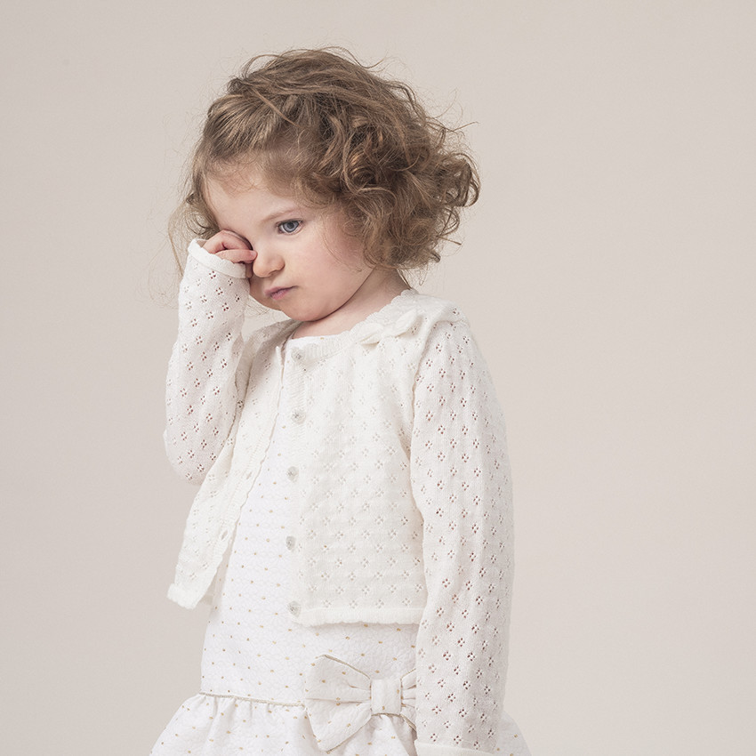 Vestidos sin mangas con lunares dorados y lazo 