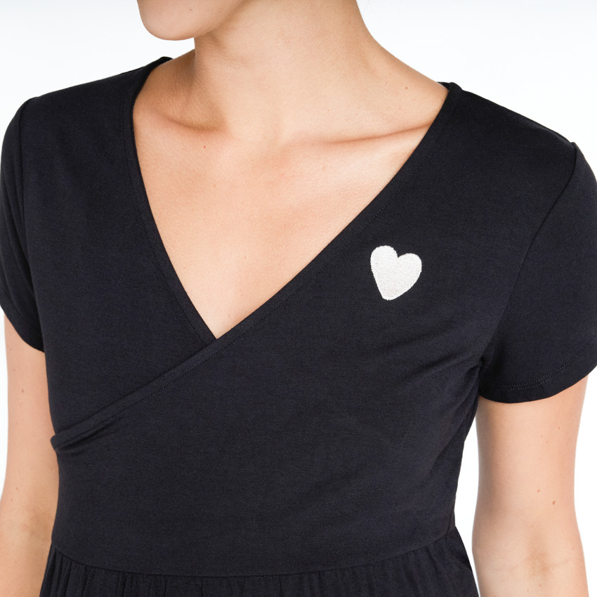 T-shirt de pyjama de grossesse manches courtes brodé cœur 