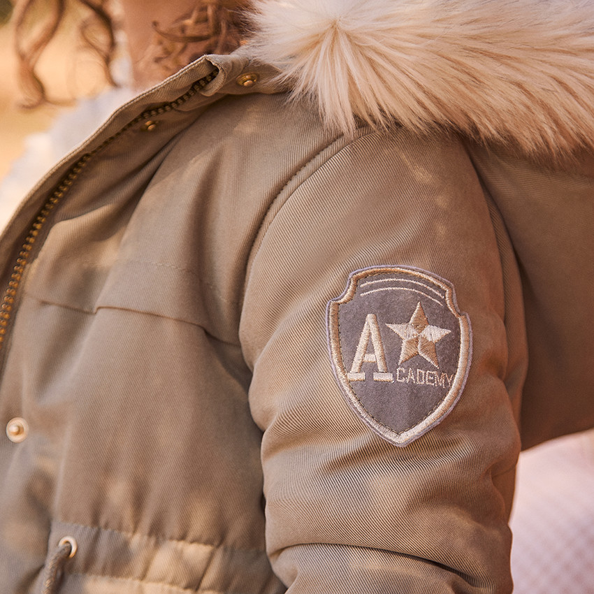 Parka impermeable con capucha y efecto de pelo sintético para niña 