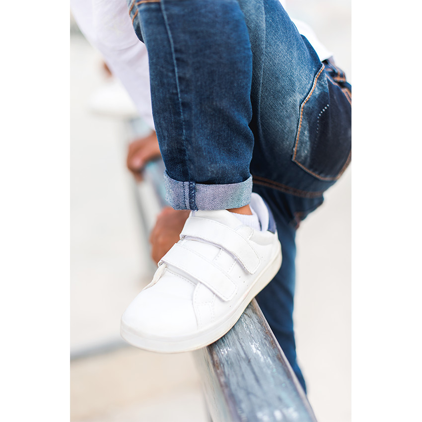 Deportivas bajas de color liso con velcro 