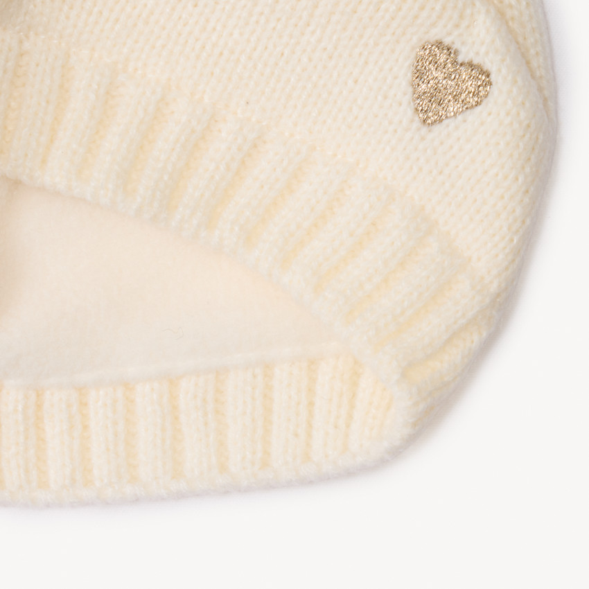 Gorro con pompones fantasía y corazón bordado para bebé niña 