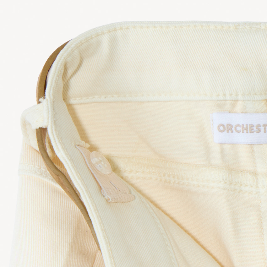 Jean mom en denim uni avec ceinture marron pour fille  