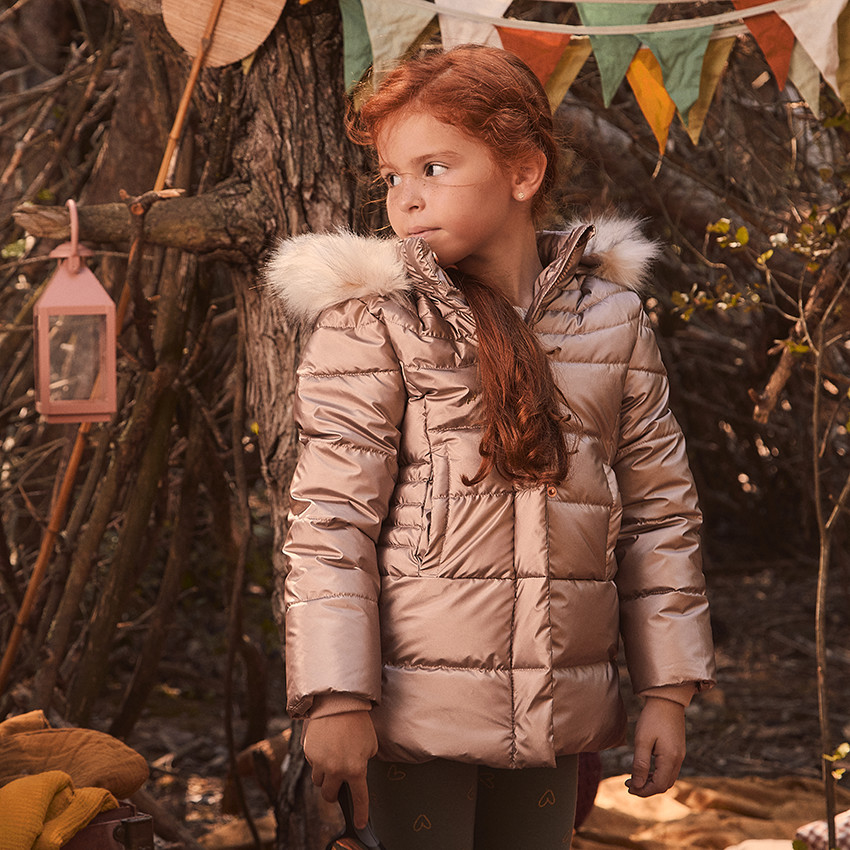 Chaqueta de abrigo metálica con capucha desmontable para niña 
