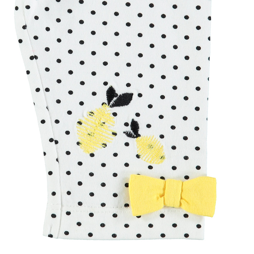 Conjunto con túnica con volantes estampada y leggings cortos de lunares 