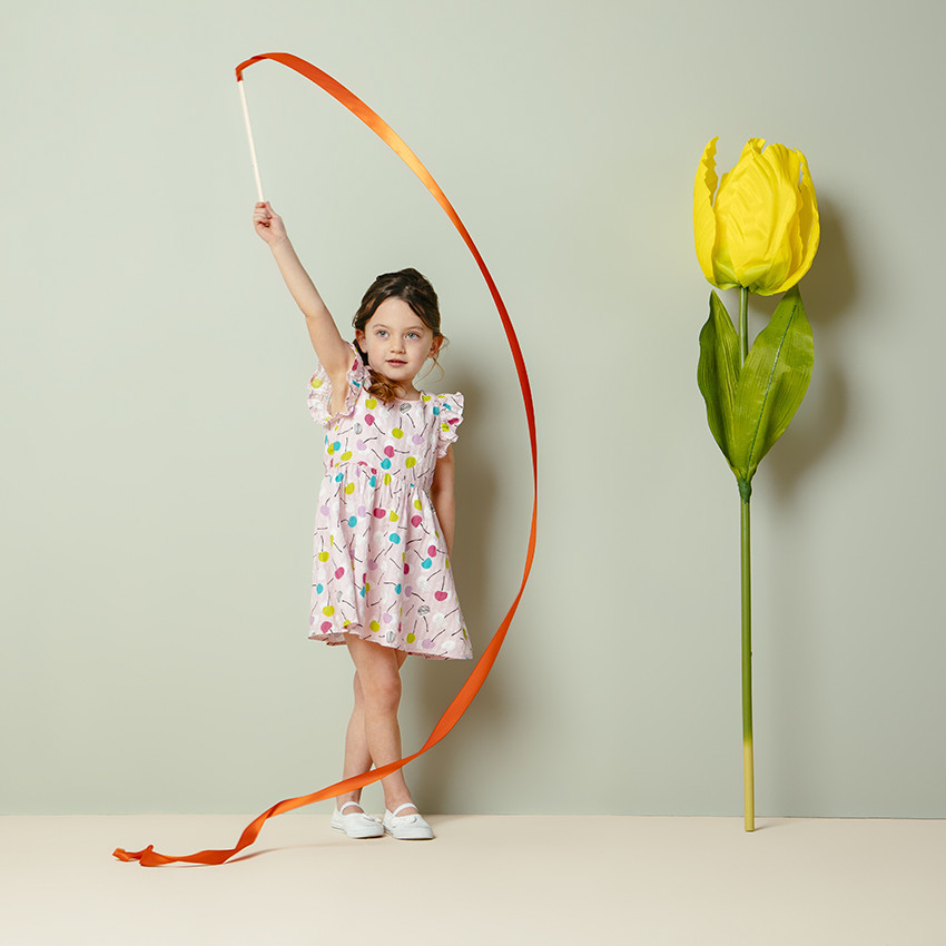 Vestido manga corta con volantes estampado cerezas all-over 