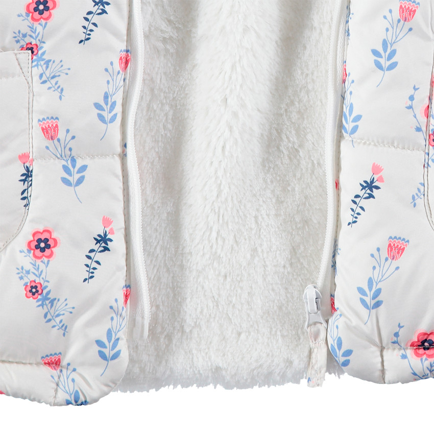 Anorak acolchado con forro de borreguito y flores all over  