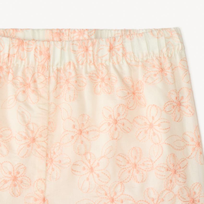 Conjunto de 2 piezas camiseta + pantalón corto en bordado de flores bicolores niña. 