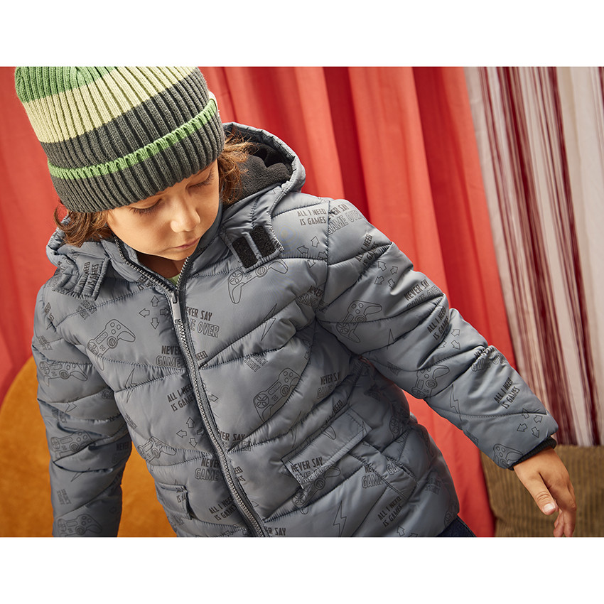 Gorro de punto a rayas para niño  Additional Gorro de punto a rayas para niño