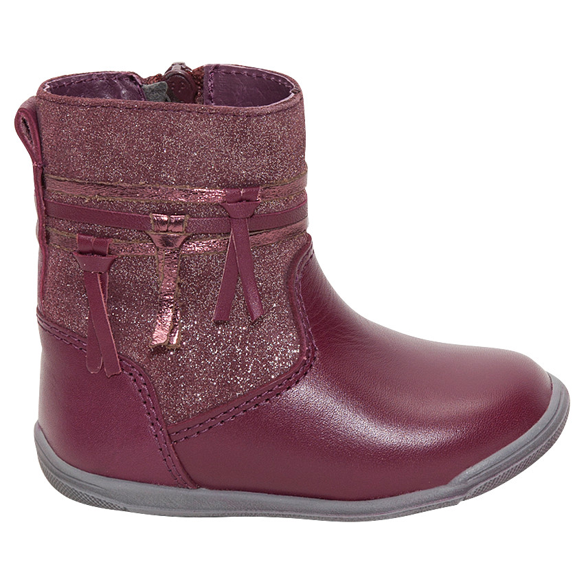 Botines de piel con brillos y flecos de fantasía 