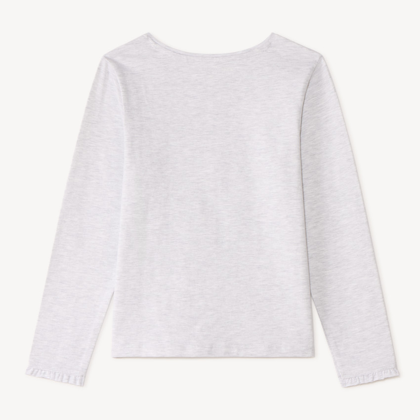 Camiseta de niña de manga larga con parche decorativo. 