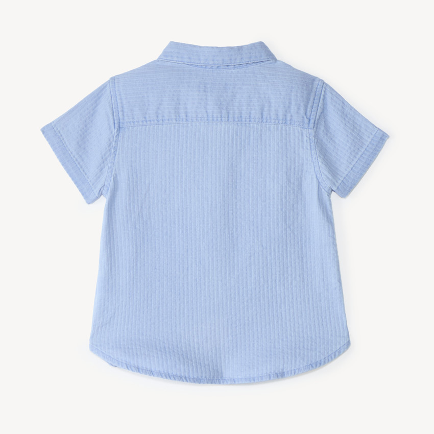 Camisa de manga corta de tela texturizada para niño 
