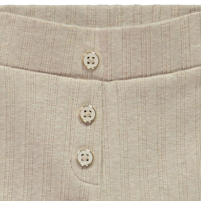 Pantalones cortos de punto con botones decorativos para niña 