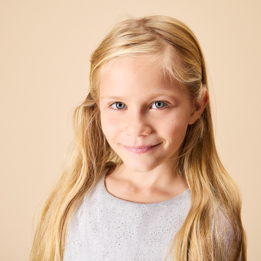 Vestido de fiesta plateado con mangas largas abullonadas para niña 