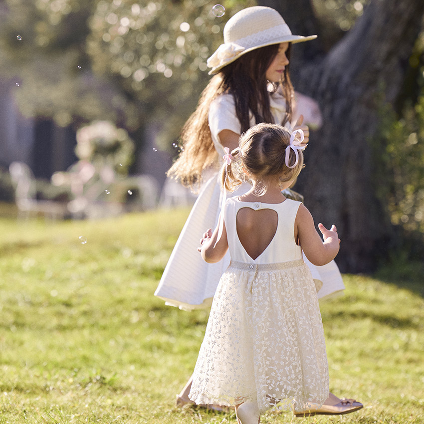 Vestido de ceremonia bimaterial con espalda calada en forma de corazón para niña bebé 