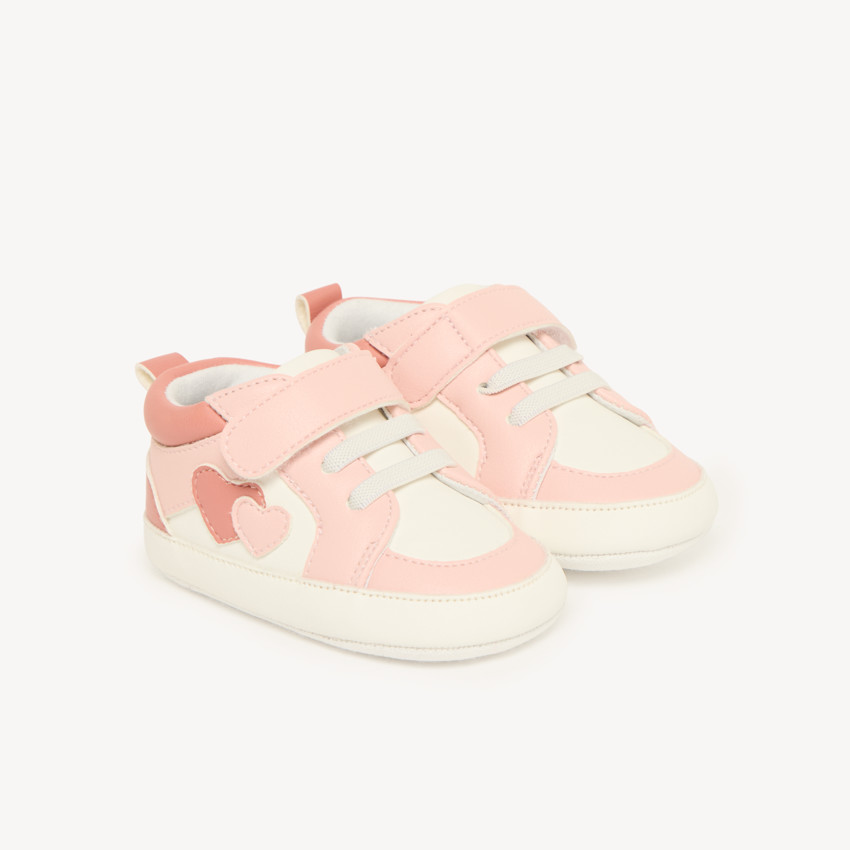 Zapatillas de bebé para niña con corazones, cordones elásticos y velcro. 