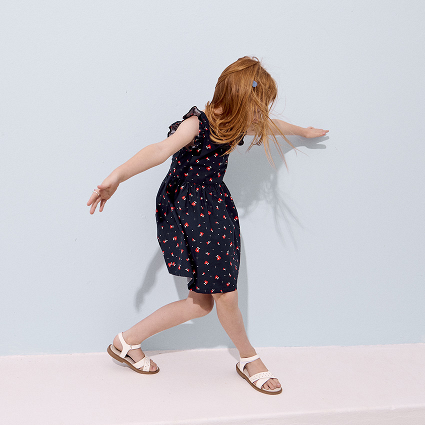 Vestido de manga corta con volantes y estampado floral niña 