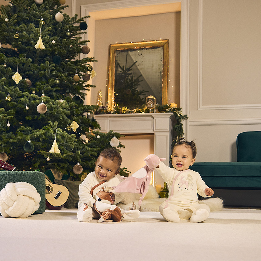 Pelele de terciopelo + doudou zorro a juego con aberturas diferentes según la edad 