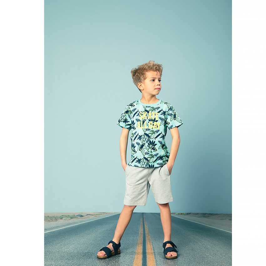 Conjunto camiseta estampado all-over y bermudas  Additional Conjunto camiseta estampado all-over y bermudas