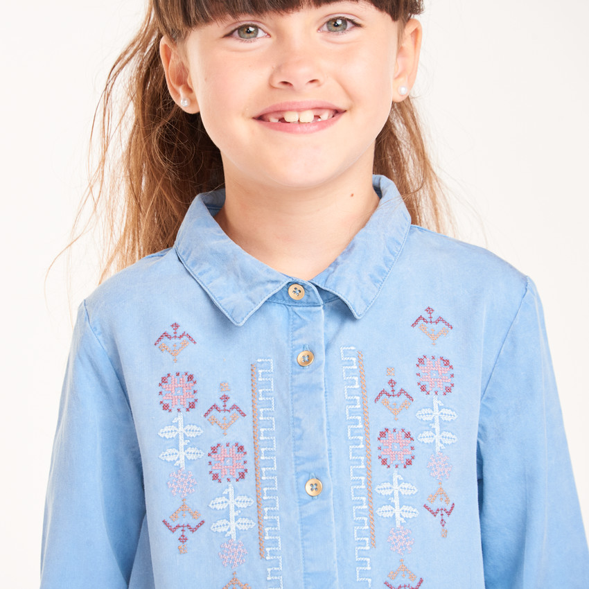 Ropa de camisa niña con mangas largas y bordados decorativos 