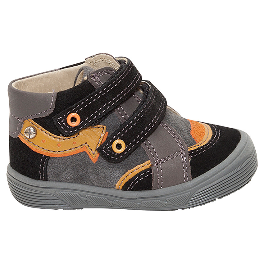 Botines de piel con aplicaciones en contraste. 