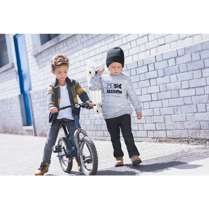 Pantalón recto liso con bolsillos con cremallera 