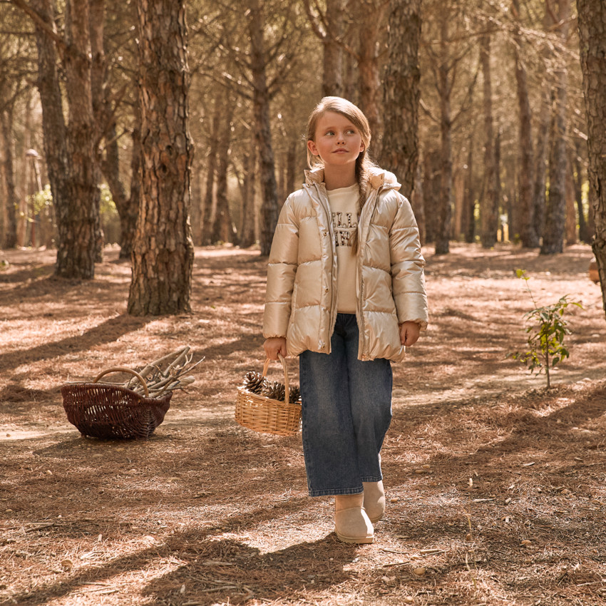 Chaqueta acolchada con capucha de tela iridiscente forrada de sherpa para niña  Additional Chaqueta acolchada con capucha de tela iridiscente forrada de sherpa para niña