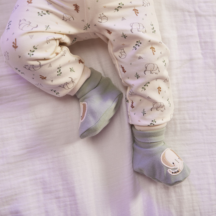 Chausson con parche bordado de elefante para bebé 