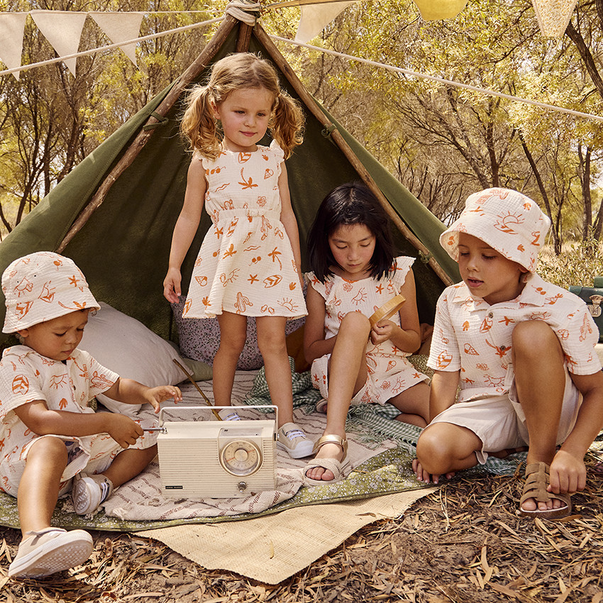 Combinaison corta en tetra estampado vacaciones para bebé niño 