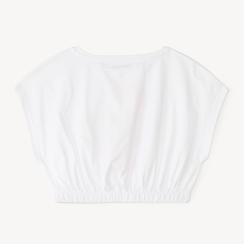 Camiseta de manga corta con corte cuadrado y estampado divertido para niña. 