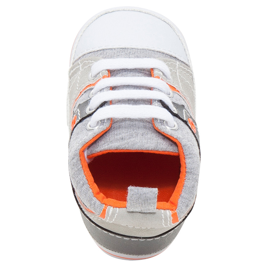 Zapatillas de tela con cordones y detalles que contrastan 