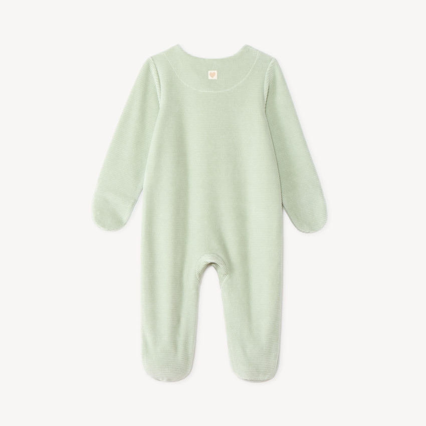 Pijama de terciopelo para bebé con bordado de osito. 