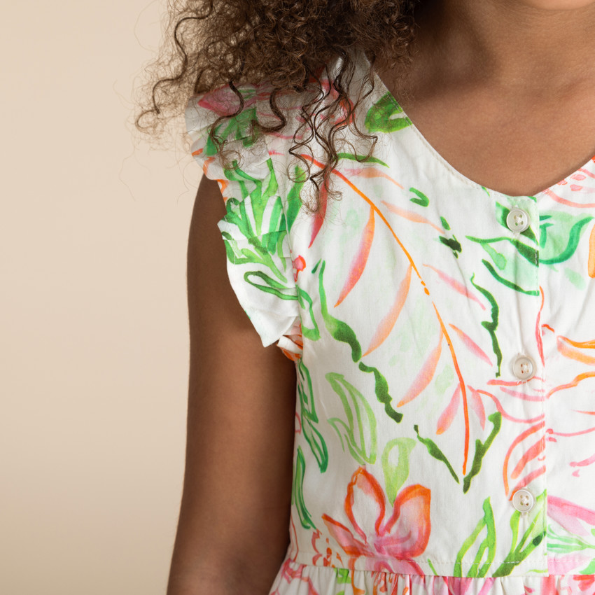 Ropa de niña con mangas cortas, botones y estampado floral 