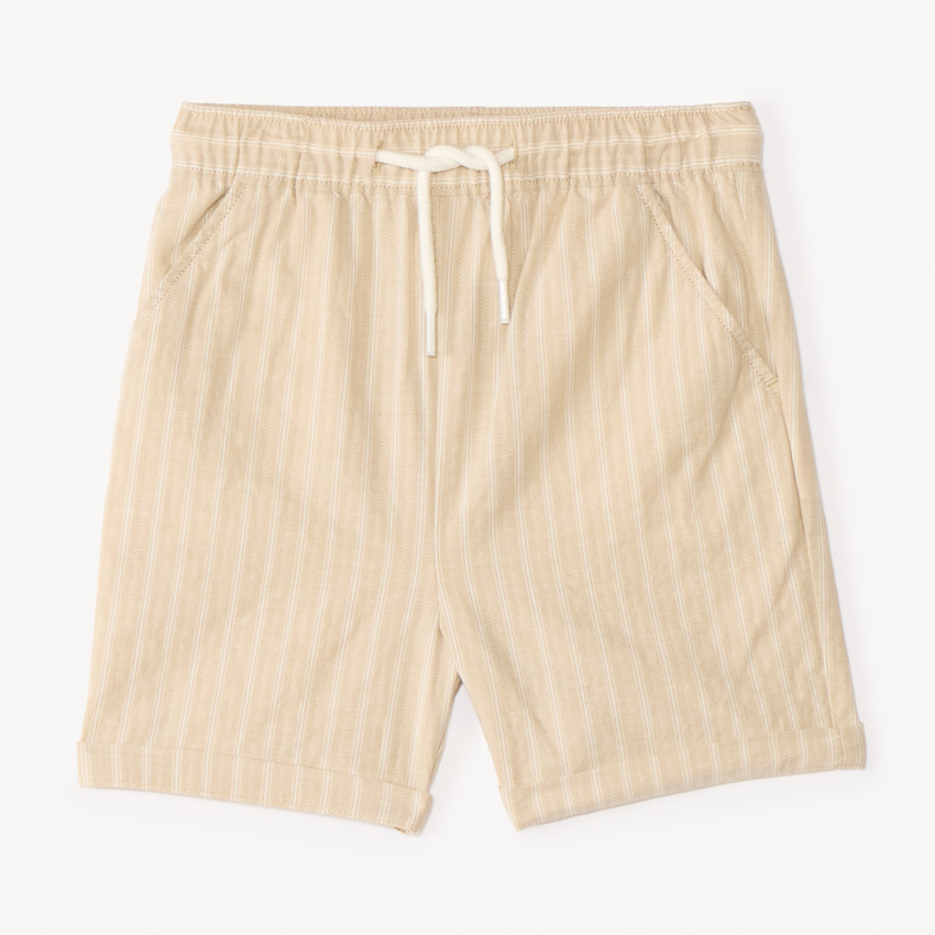 Bermudas de tela a rayas para niño. 