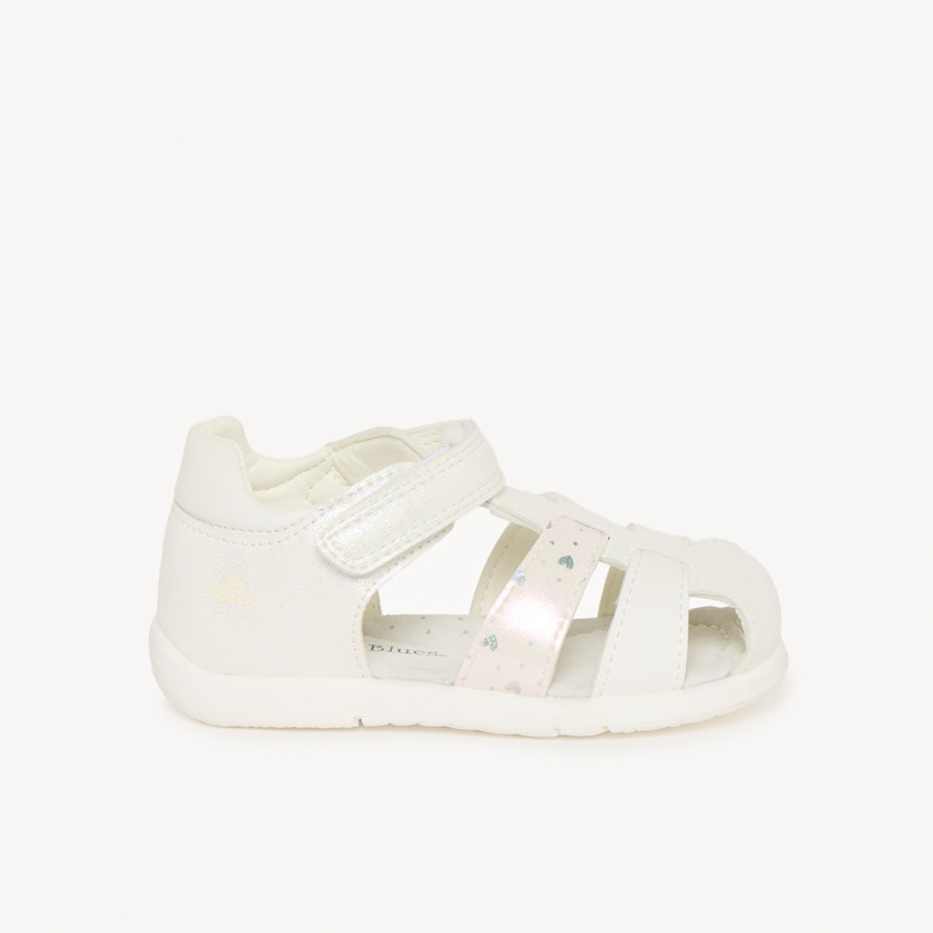 Sandalias de cuero con pequeño diseño de corazón para niña bebé 