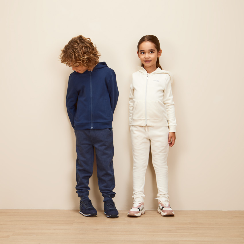 Chaqueta con capucha de felpa lisa para niño 