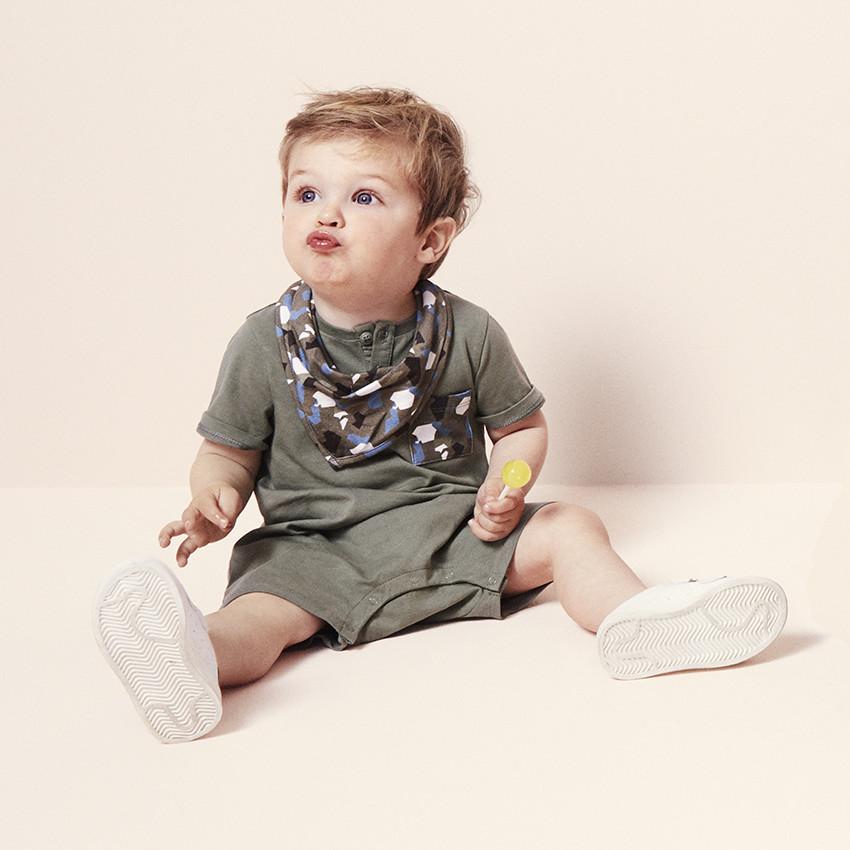 Babero de bandana de estilo militar azul y caqui all over 