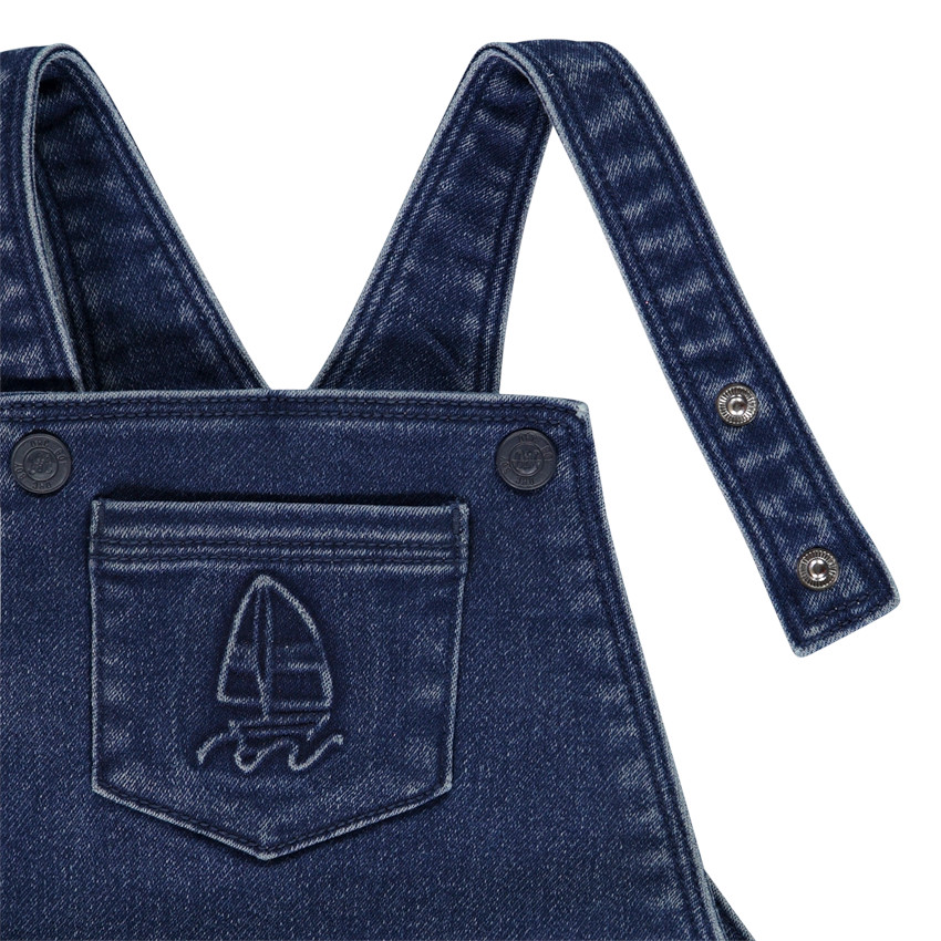 Salopette corta lisa en denim con relieve de velero 