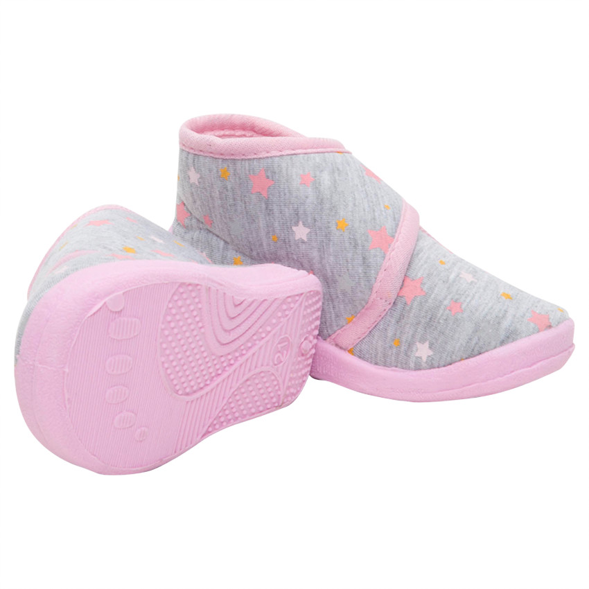 Patucos de estilo botines con estrella y velcro 