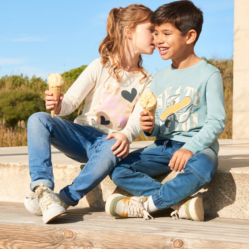 Camiseta de manga larga con estampado brillante para niña 