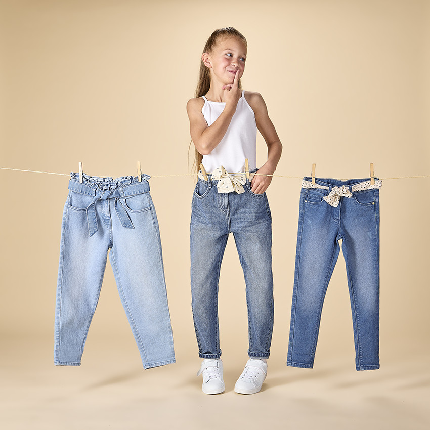 Jean en denim coupe mom fit avec ceinture foulard fantaisie pour fille Orchestra