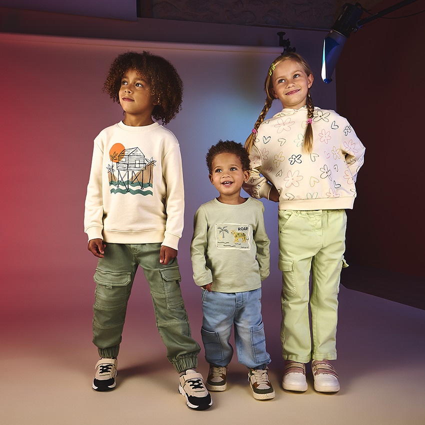 Sudadera con capucha de felpa estampada de flores niña 
