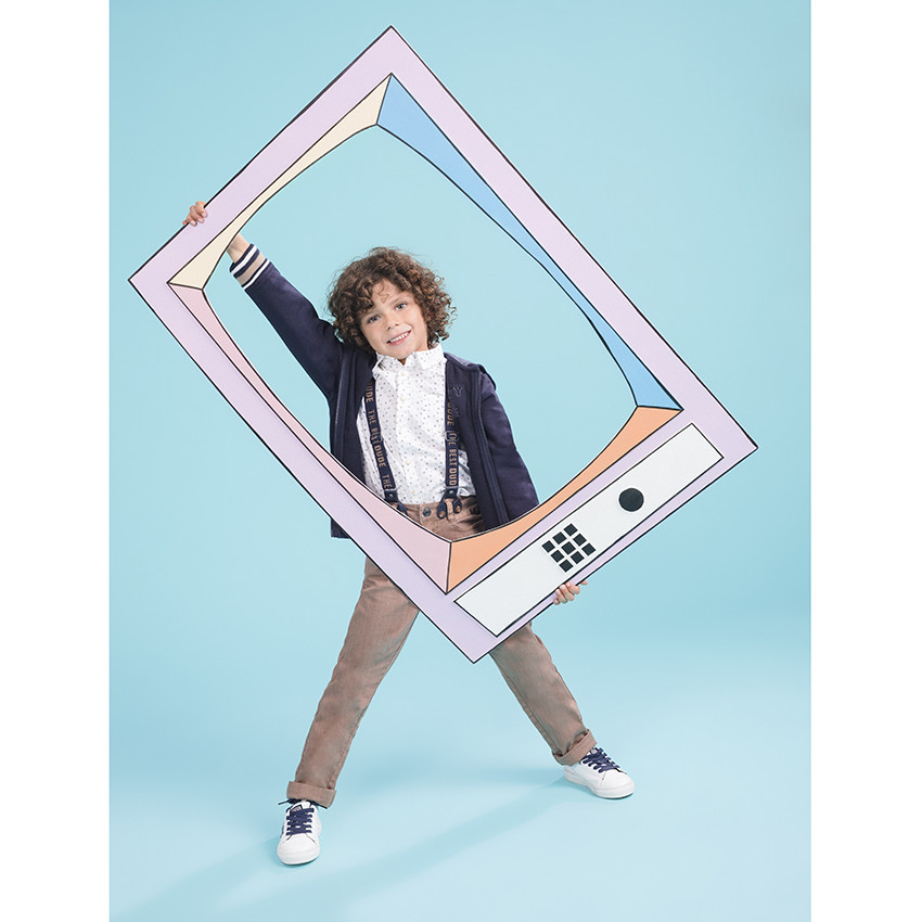 Camisa de manga larga con estampados gráficos all-over y bolsillos  Additional Camisa de manga larga con estampados gráficos all-over y bolsillos