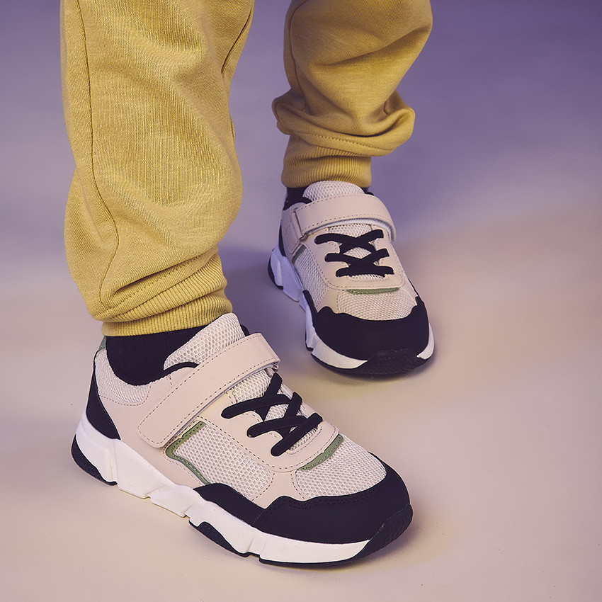 Bambas deportivas de malla con inserciones para niño 