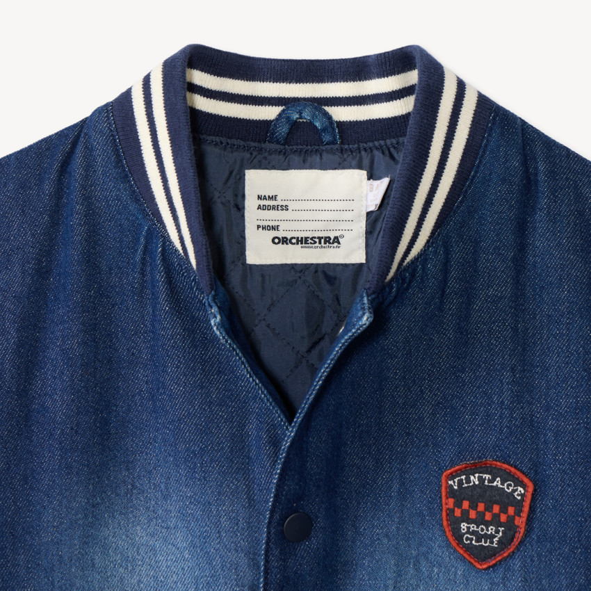 Chaqueta teddy para niño de mezclilla y felpa. 